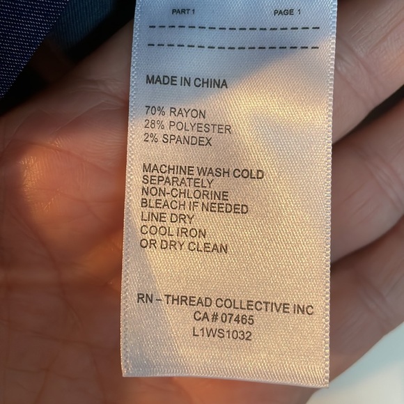 Adorable, ruffle caps leave top Laundry by Shelli Siegel Los Angeles size medium - Picture 5 of 5